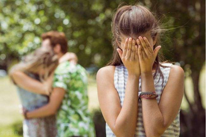 我出轨了怎么哄女朋友 ，出轨的男人该如何挽回女朋友的心呢？